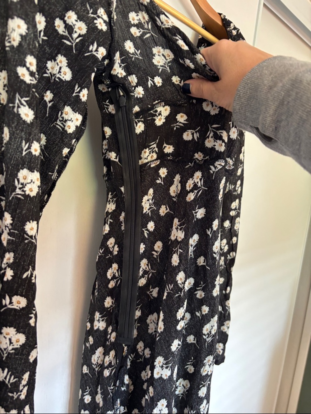 SNDYS Black Floral Maxi Dress Size 2 Daisy Billow Sleeve Milkmaid Dark Soft Girl - Picture 13 of 15